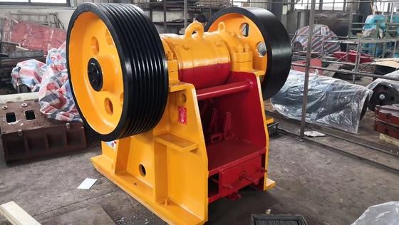 Gele en Witte Shanbao-Maalmachinepe reeks en 10 X 36 de Steen Gray Mining Rock Crusher Construction van de Kaakmaalmachine