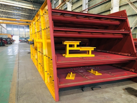 Cirkel Drievoudige de Steenkool van het Dek Trillende Scherm Behandelingsinstallatie 350 TPH 4YK1860